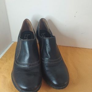 Boc leather upper womans black western booties size 9, heel  3"